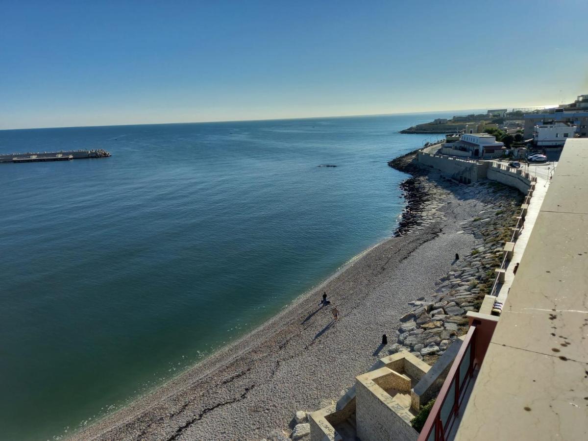 Ledueffe Casa Vacanze Бишелие Екстериор снимка